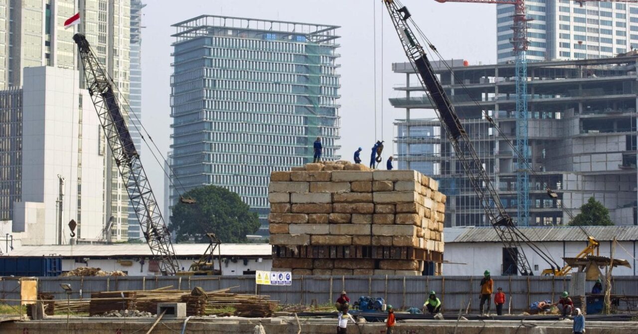 102399094 Indonesia economy.1910x1000