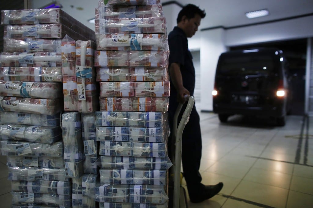 2014-11-18T094354Z_569148583_GM1EABI1D6F01_RTRMADP_3_INDONESIA-SUBSIDIES-1024x682.jpg