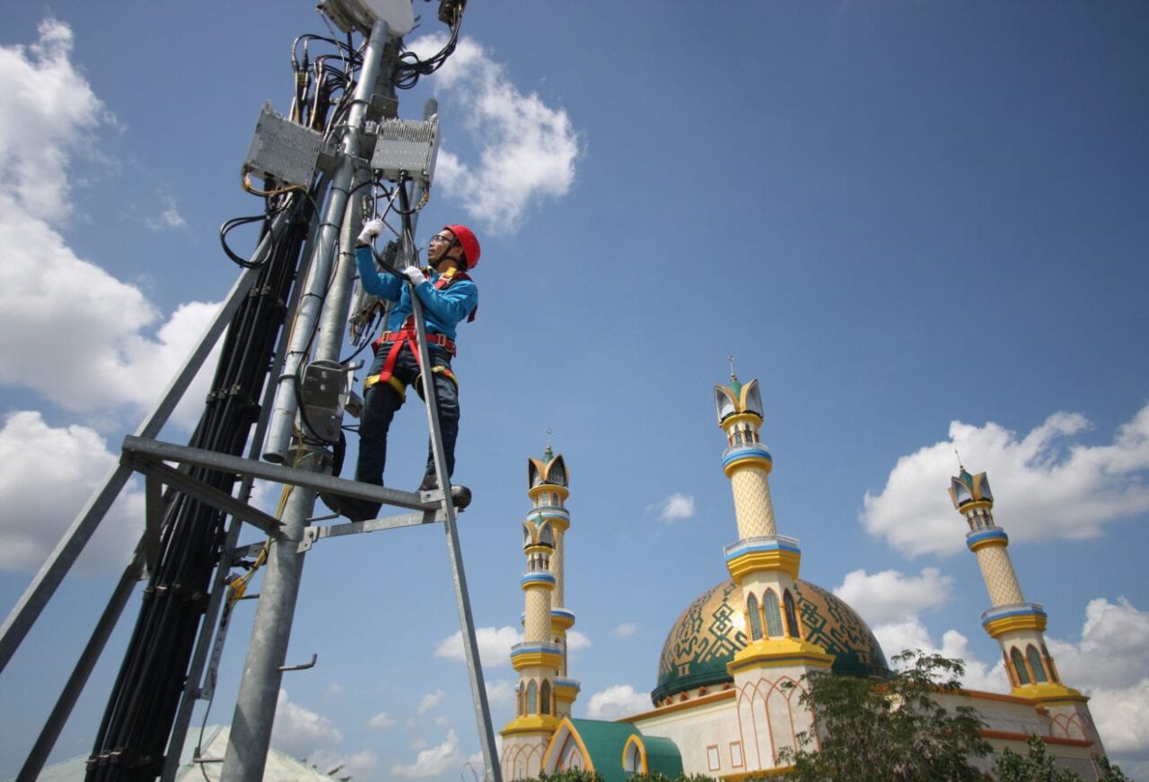 antarafoto perawatan bts lg lte xl mataram 040715 rn 1