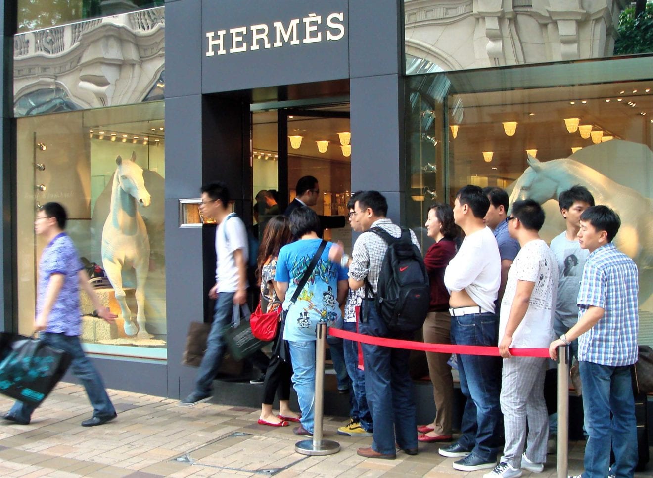 chinese-tourists-hermes-store-china-elite-focus.jpg