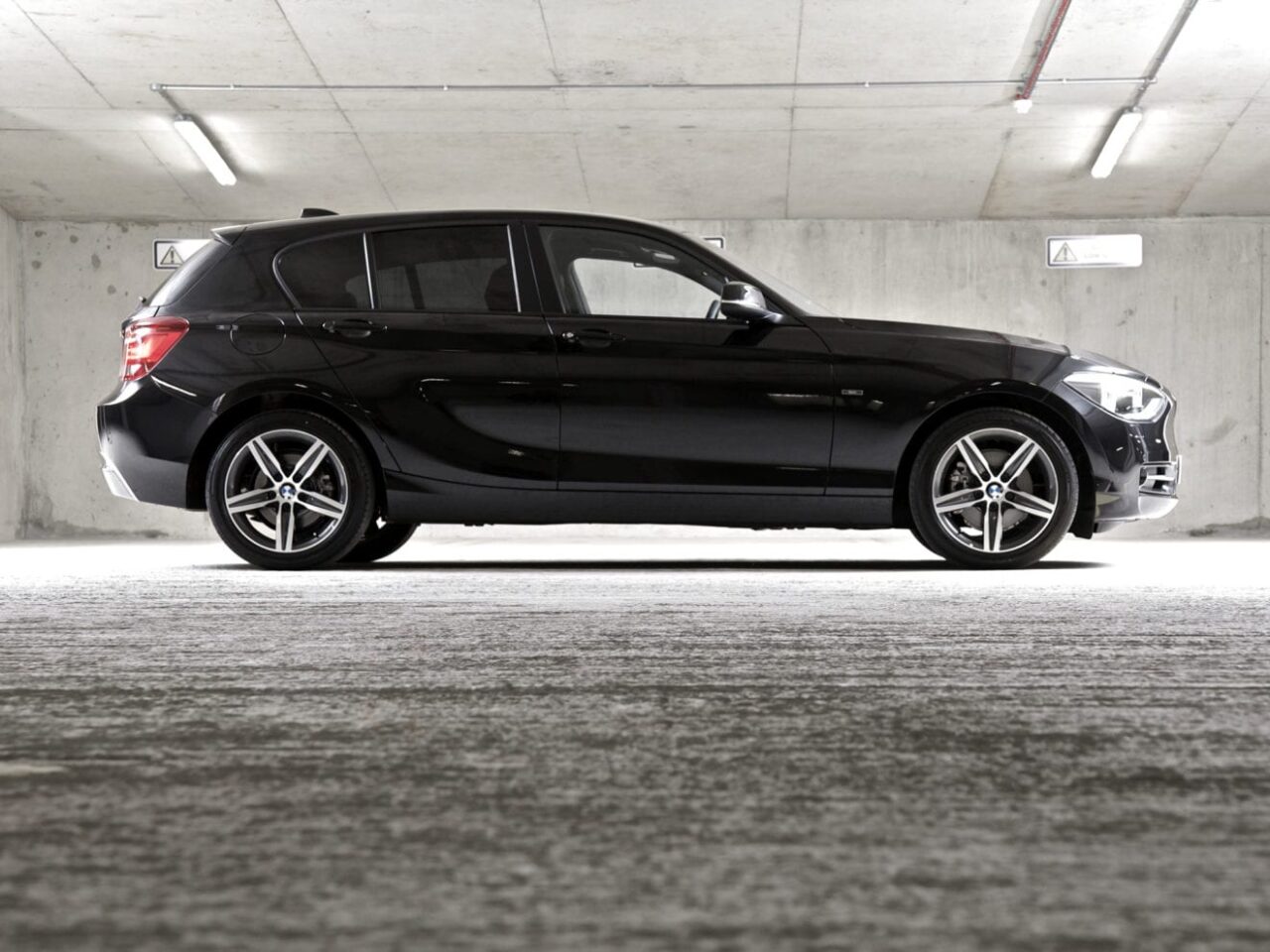 BMW 118i 5 door Sport Line UK spec 2011–2012 6