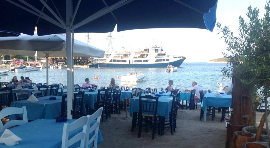 aristos-fish-restaurant-on-the-sand-and-the-port-1024x563.jpg