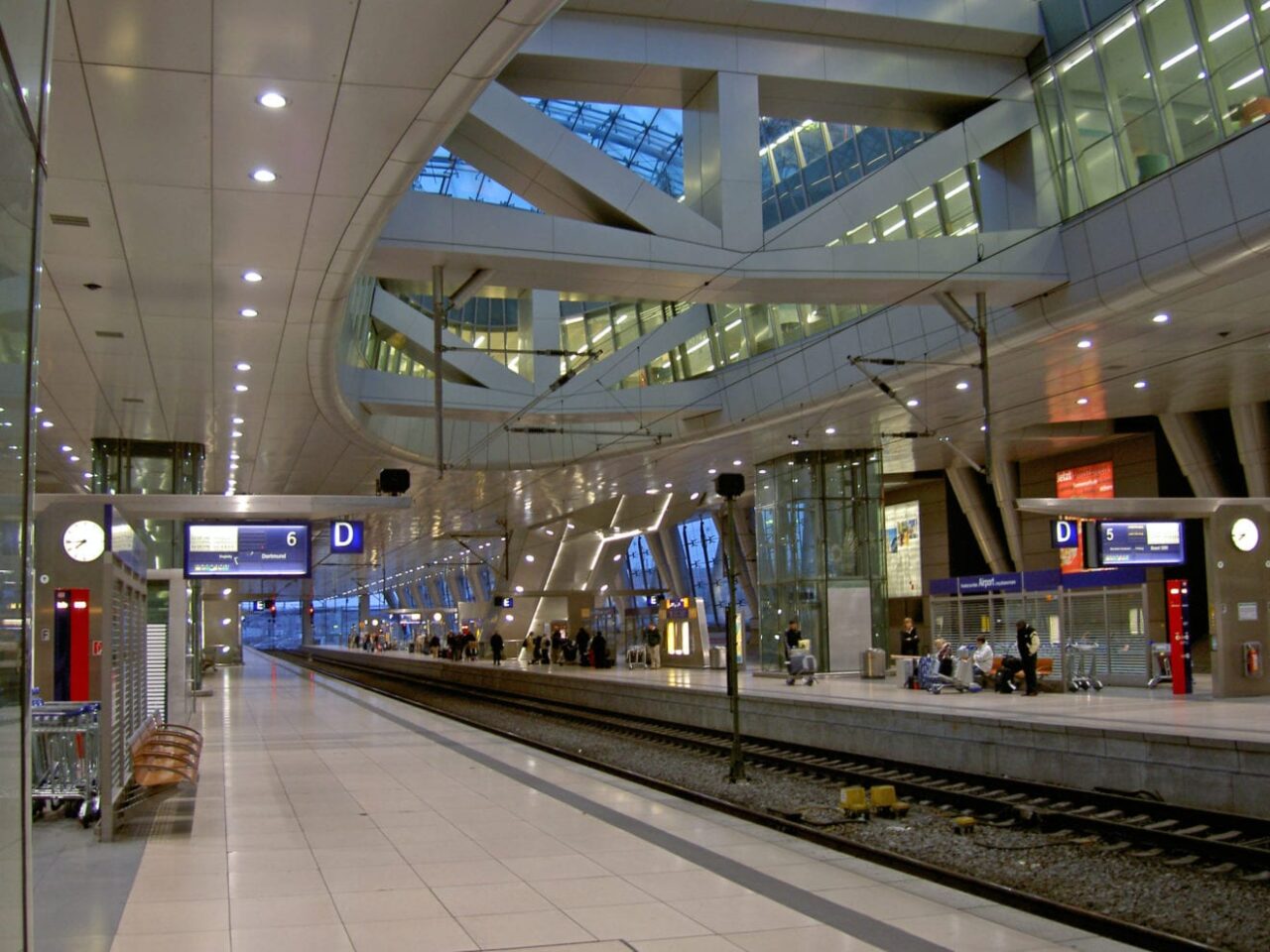 Flughafen Fernbahnsteig Fahrstuhl Frankfurt am Main