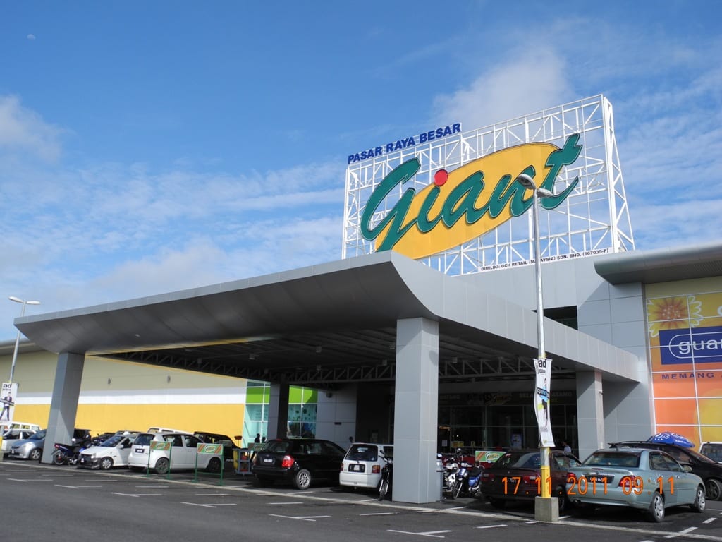 Giant-10th-miles-Kuching-Sarawak.jpg