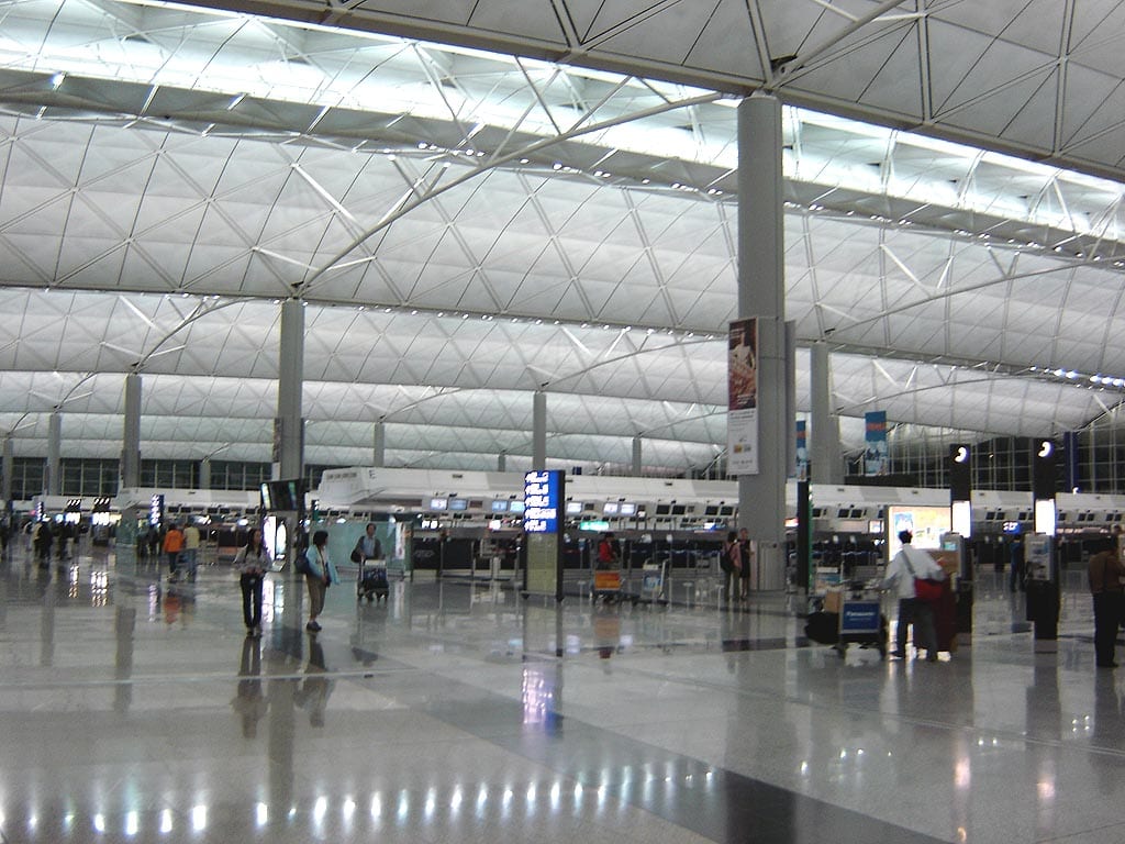 Hong_Kong_Airport_Inside.jpg