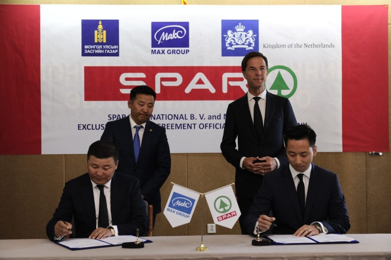 Signing ceremony Max Group SPAR and Prime Minister Rutte NL Image 1
