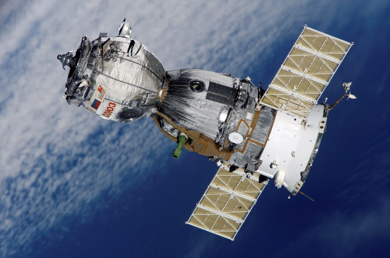 Soyuz TMA 7 spacecraft2edit1
