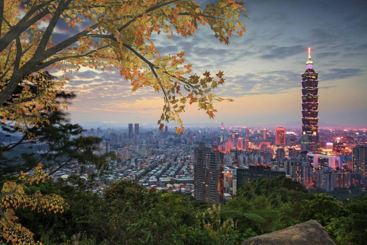 Taipei Taiwan evening skyline 000044485558 Double slider