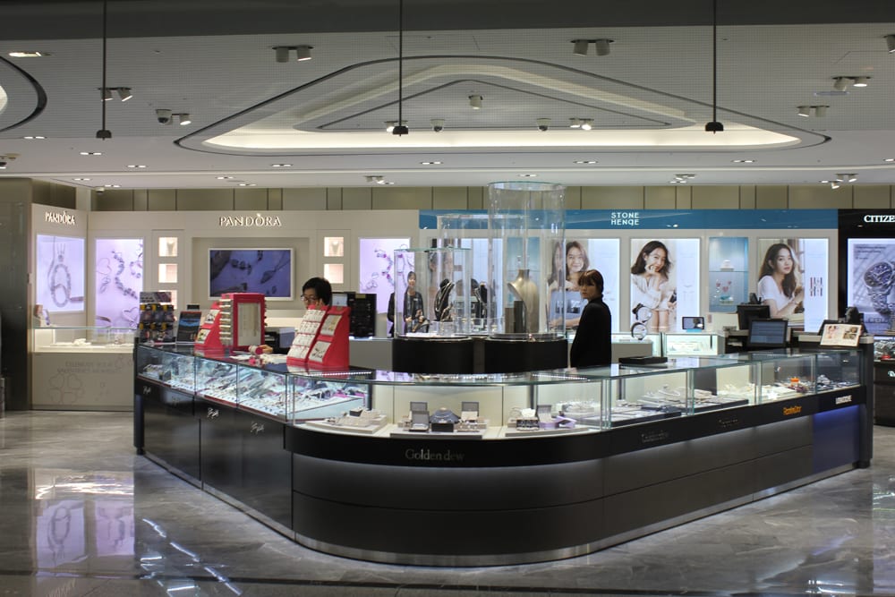 A-large-jewellery-and-watches-counter-at-Incheon-International-Airport