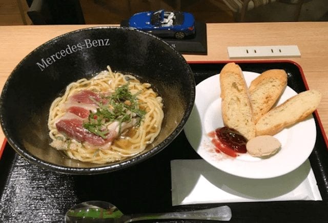 Mercedes-Benz-Japan-sells-noodles.jpg
