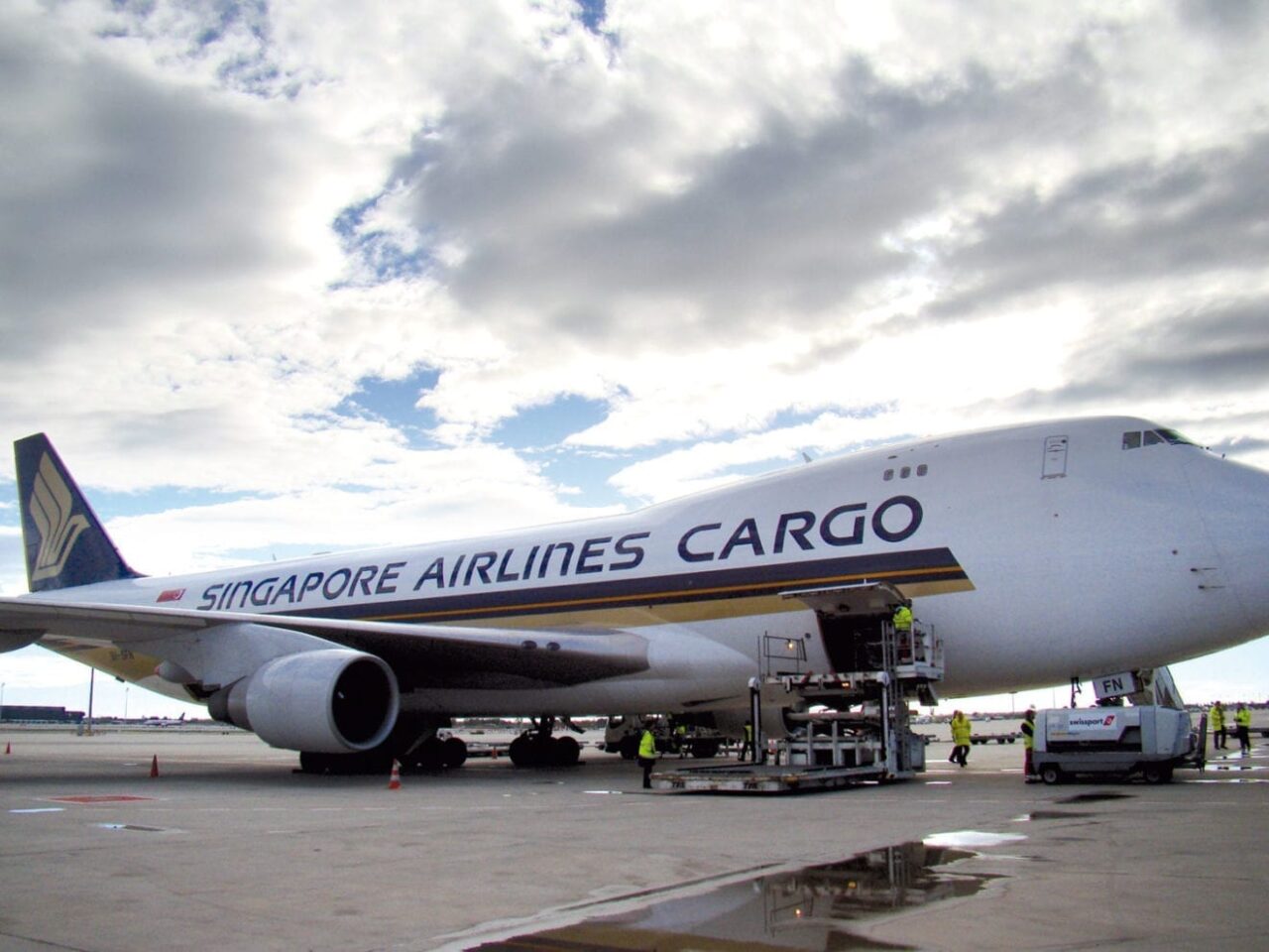 Singapore Airlines Cargo Fly to Barcelona