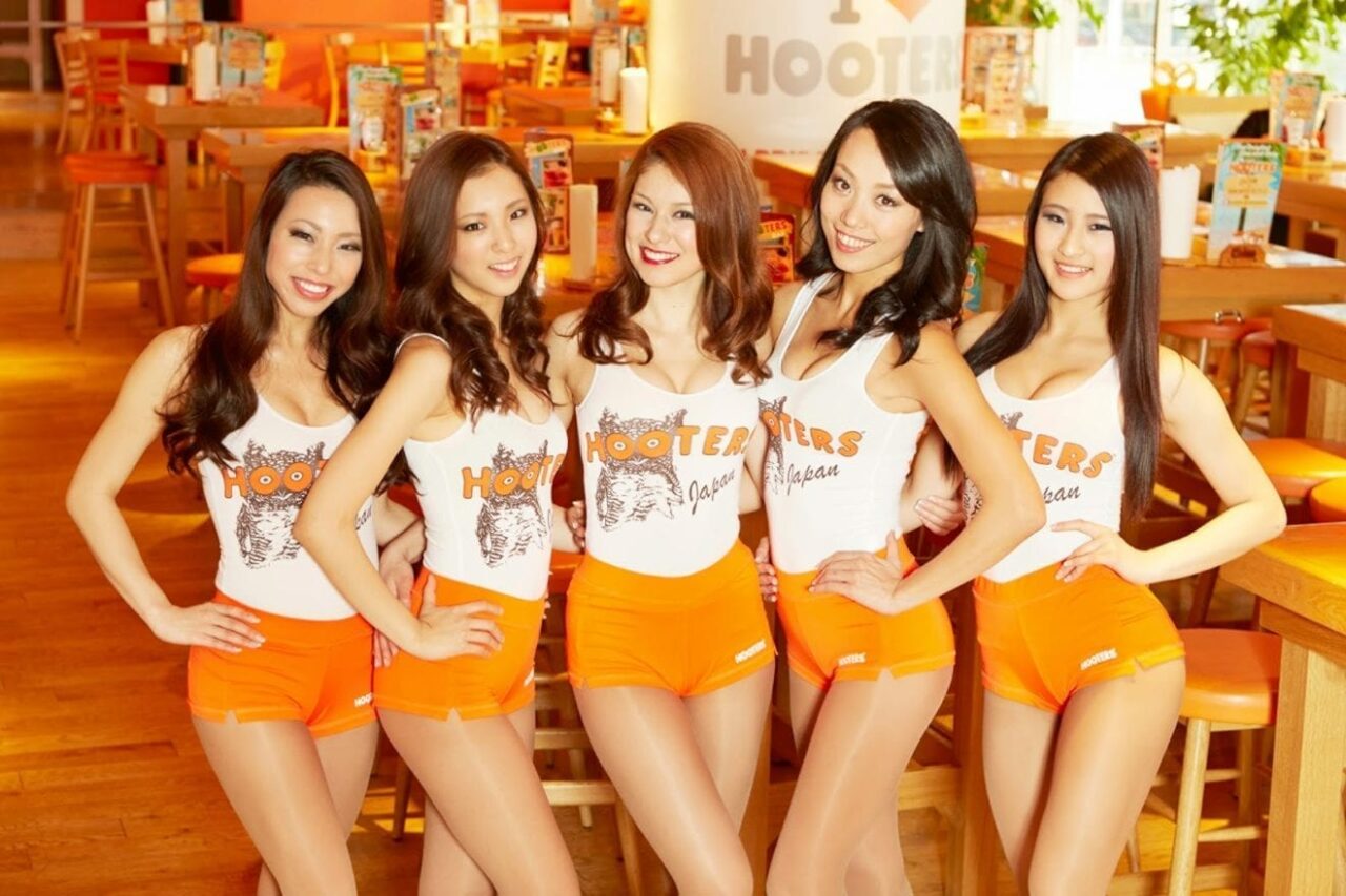 hooters girl