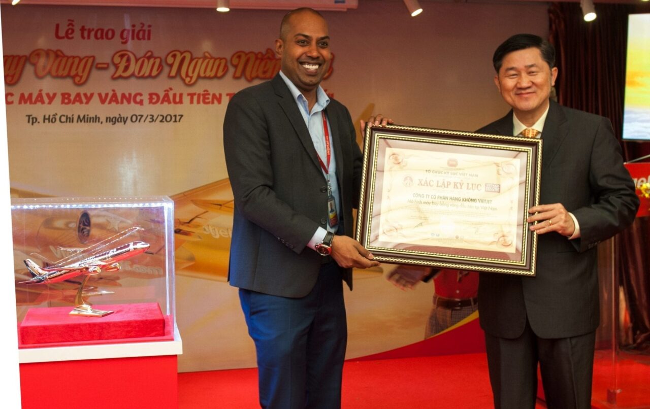 Vietjet was recognized for the record of Vietnam’s first golden aircraft model” by the Vietnam Book of Records