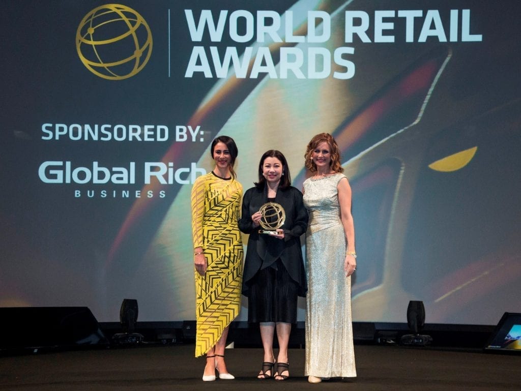 1.-Chadatip-Chutrakul-CEO-Siam-Piwat-Co.-Ltd.-attended-World-Retail-Awards-2017-ceremony-as-the-winner-of-Store-Design-of-the-Year-category-1024x769.jpg