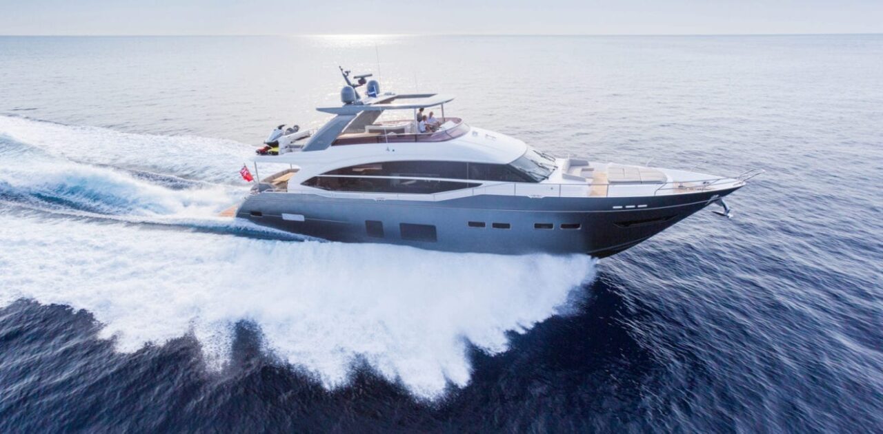 29183049 hero75 motor yacht exterior grey hull 9b cropped 1584x780