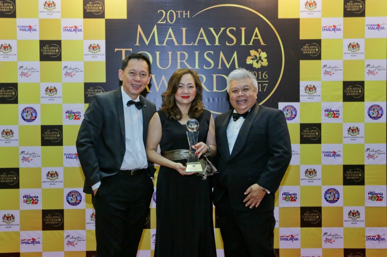 From-left-CEO-of-Sunway-Malls-Theme-Parks-HC-Chan-General-Manager-of-Sunway-Putra-Mall-Phang-Sau-Lian-and-COO-of-Sunway-Malls-Kevin-Tan-1280x853.jpg