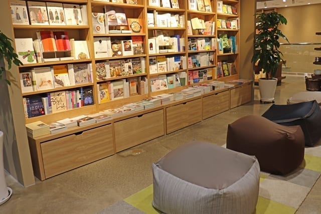 Muji-Sinchon-inside-1.jpg