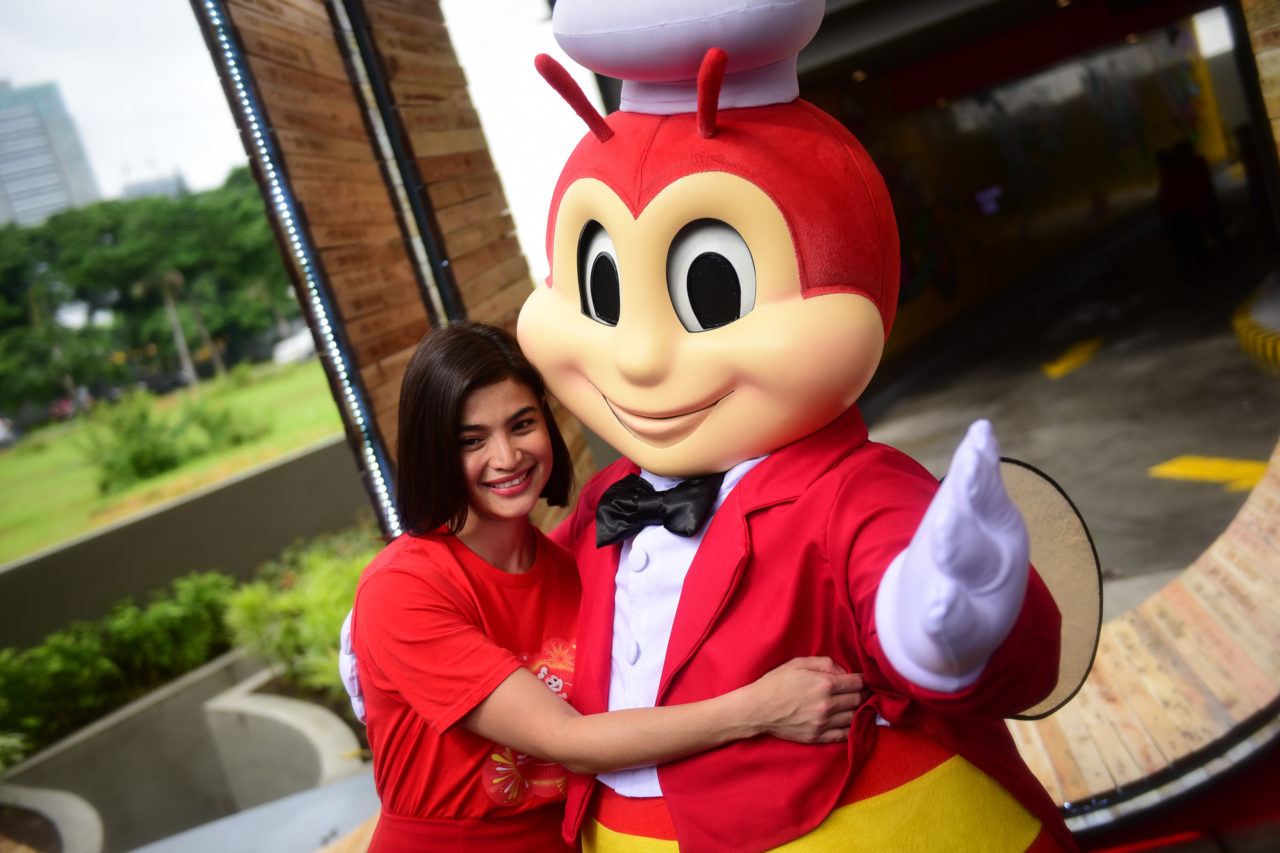 Jollibee-masqotte-1280x853.jpg