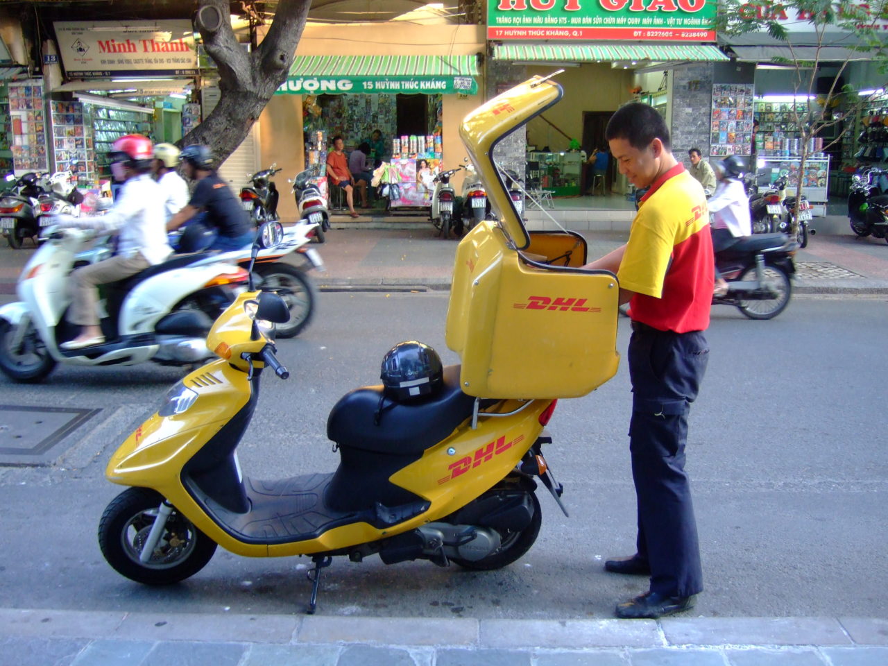 DHL-Vietnam-1280x960.jpg