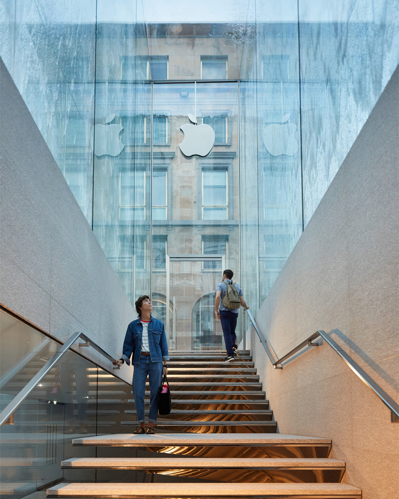 apple-piazza-liberty_staircase