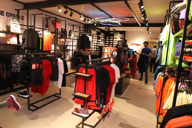 Li-Ning-Pakistan-inside.jpg