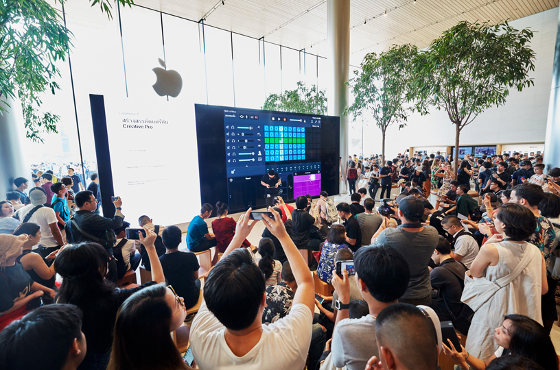 Apple-Iconsiam-opens-in-Bangkok-forum-session-11112018_big.jpg.large