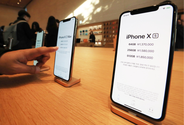 iphone-xs-apple-store.jpg