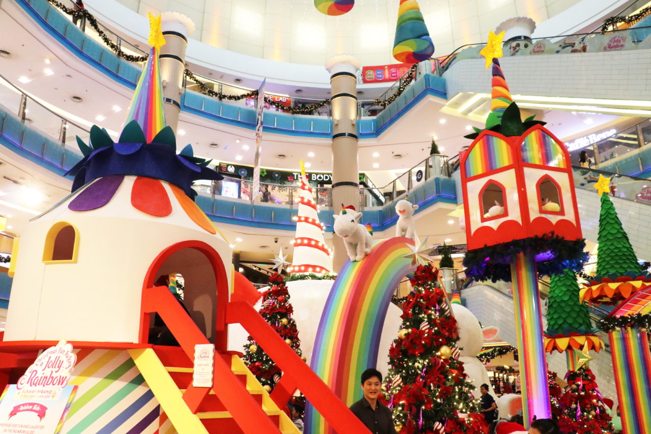 Themed Jolly Rainbow which signifies fresh beginnings and hope, get ready to embark on a fun, colourful and interactive Christmas journey as you enter the concourse.