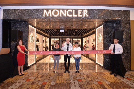 moncler-changi.jpg