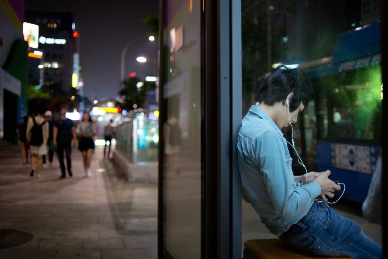 Seoul-mall-uses-media-art-To-Indicate-the-Air-Quality-1280x854.jpg