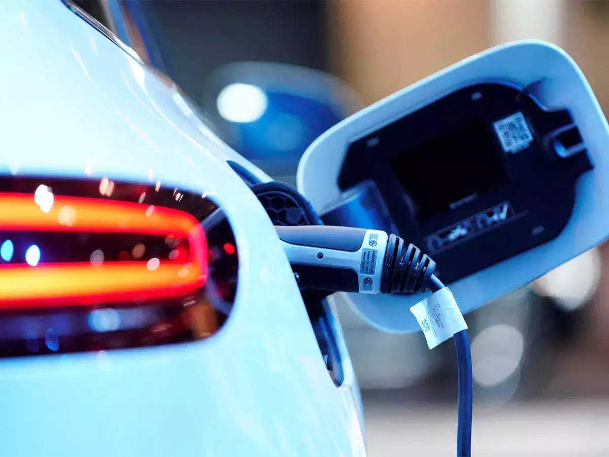 arai-developing-fast-chargers-for-electric-vehicles-says-heavy-industries-minister.jpeg