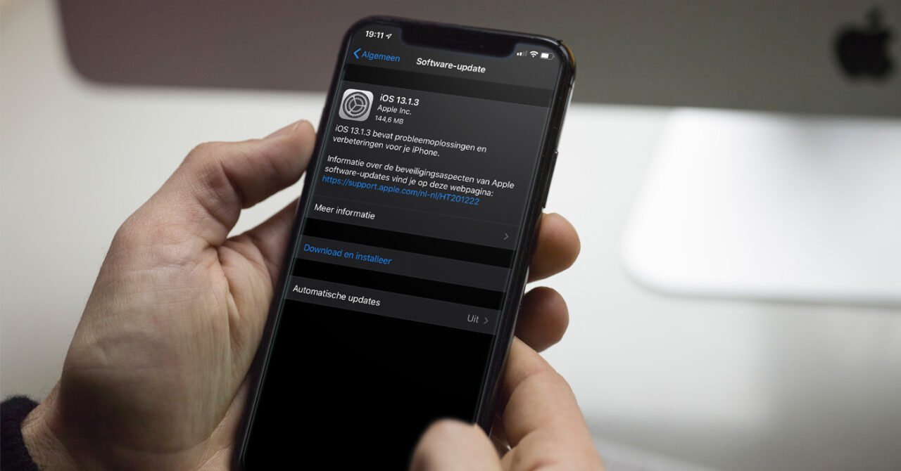 Apple releases software updates for three mobile devices