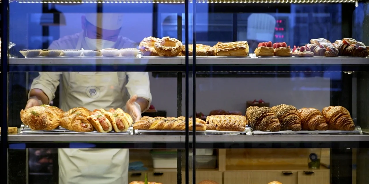 Paris Baguette opens its first store in Canada