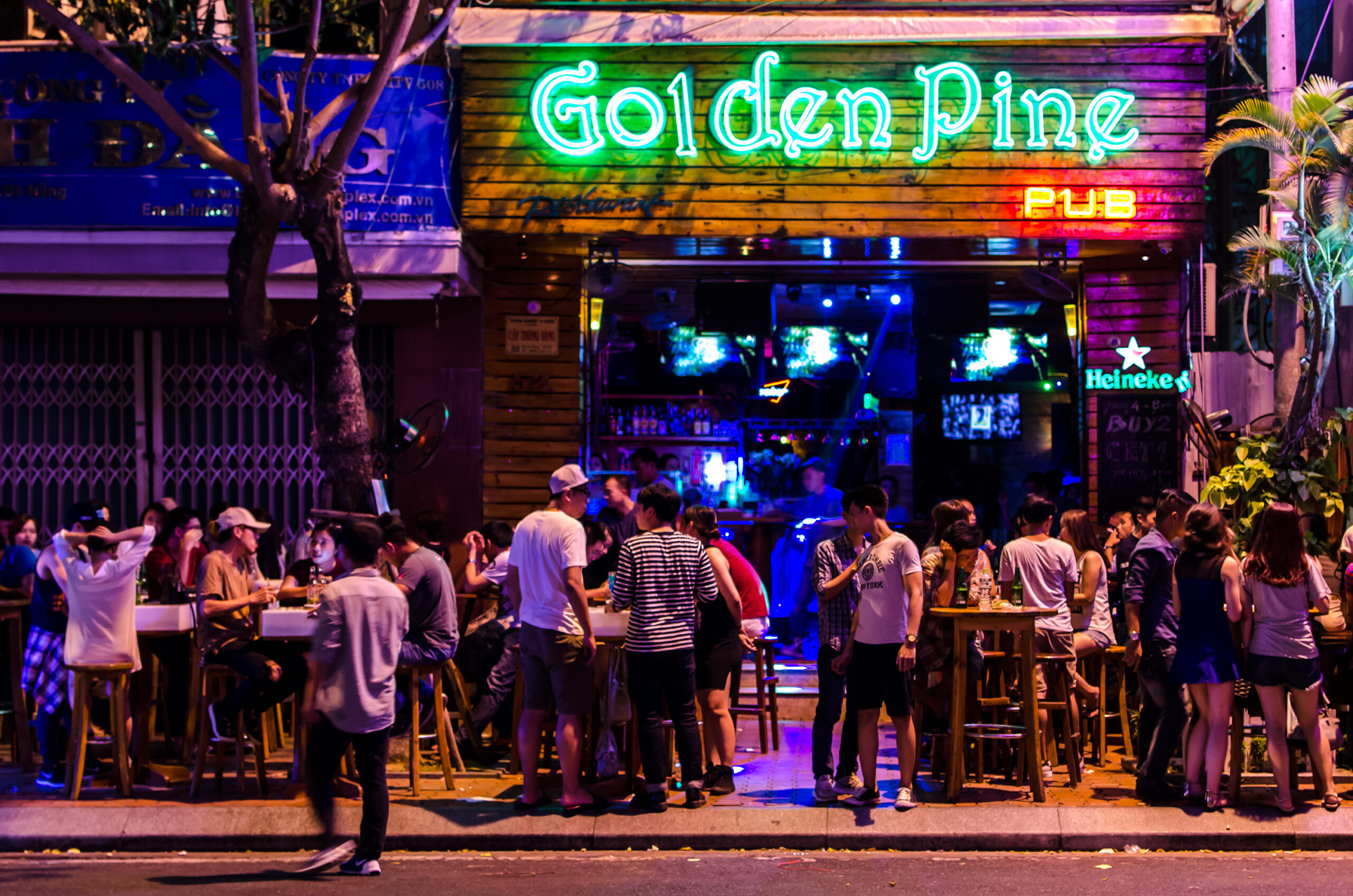 Da Nang restaurants fined, suspended for blasting loud music
