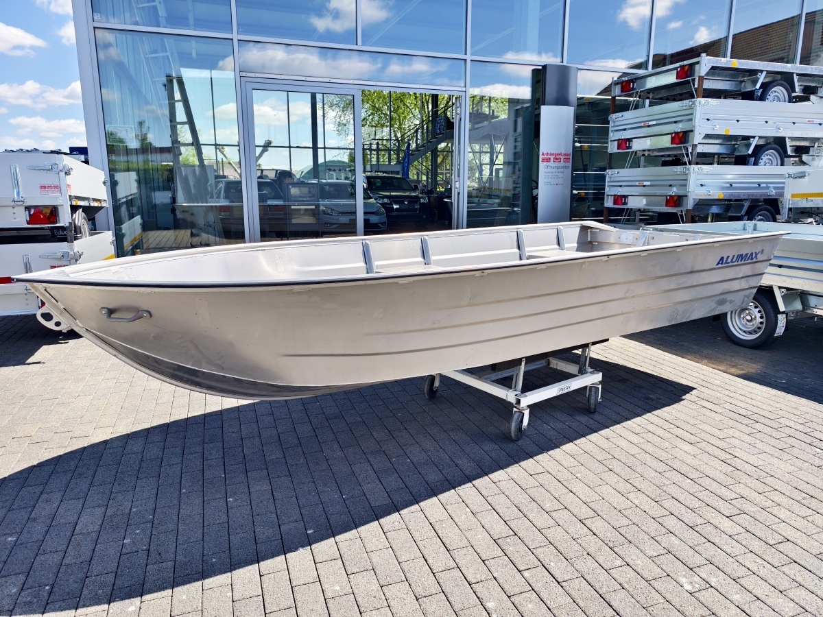 Dutch Yacht Giant Alumax Sets Sail in Vietnam with First International Shipyard